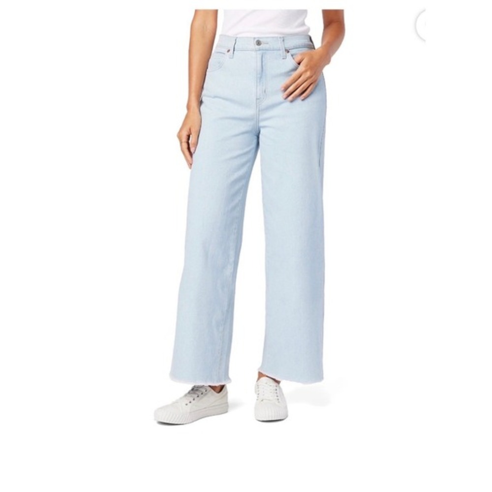 Signature by Levi Strauss Heritage Wide Leg Jeans Light Wash Raw Hem Size 31